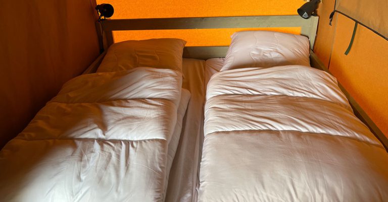 Doppelbett im Glampingzelt 4 Personen - Waterherberg it Beaken