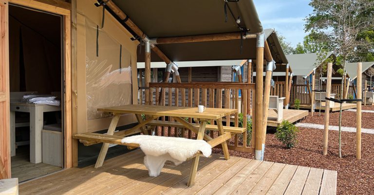 Terrasse beim Glampingzelt 4 Personen - Waterherberg it Beaken