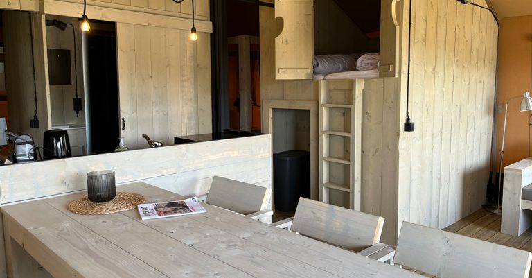 Innenansicht des Glampingzeltes 6 Personen - Waterherberg it Beaken