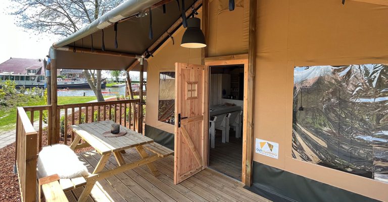 Terrasse des Glampingzeltes 6 Personen - Waterherberg it Beaken