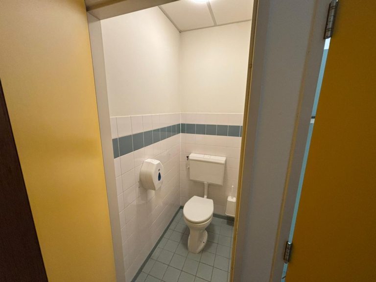 die Kabinen-Toilette