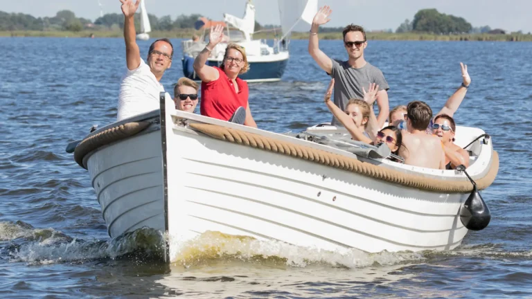 Sloepvaren op het Heegermeer